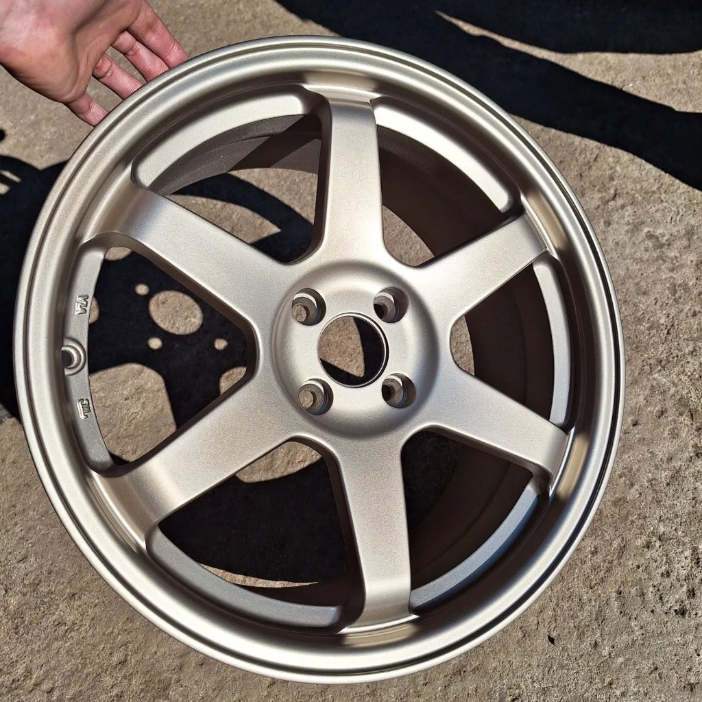 Restored 6-Spoke Wheel in Satin Champagne Gold