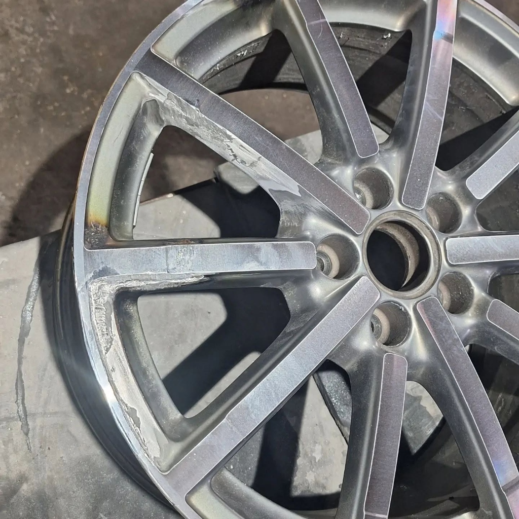 Certified TIG welding on cracked alloy rim